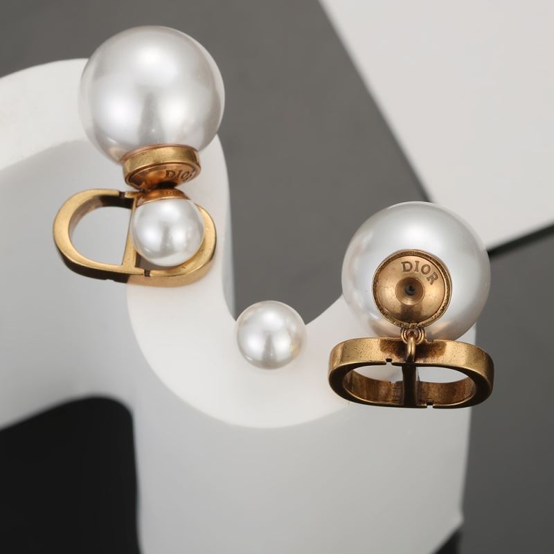 chr1st1an D10r earrings